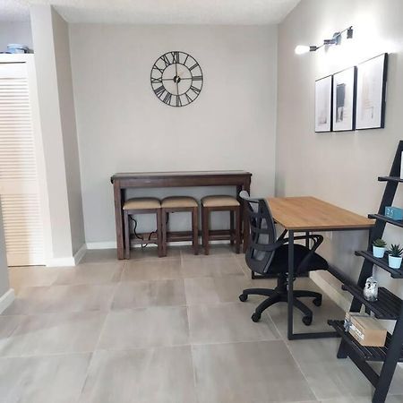 Modern Apartment At The Worthington Kingston Dış mekan fotoğraf