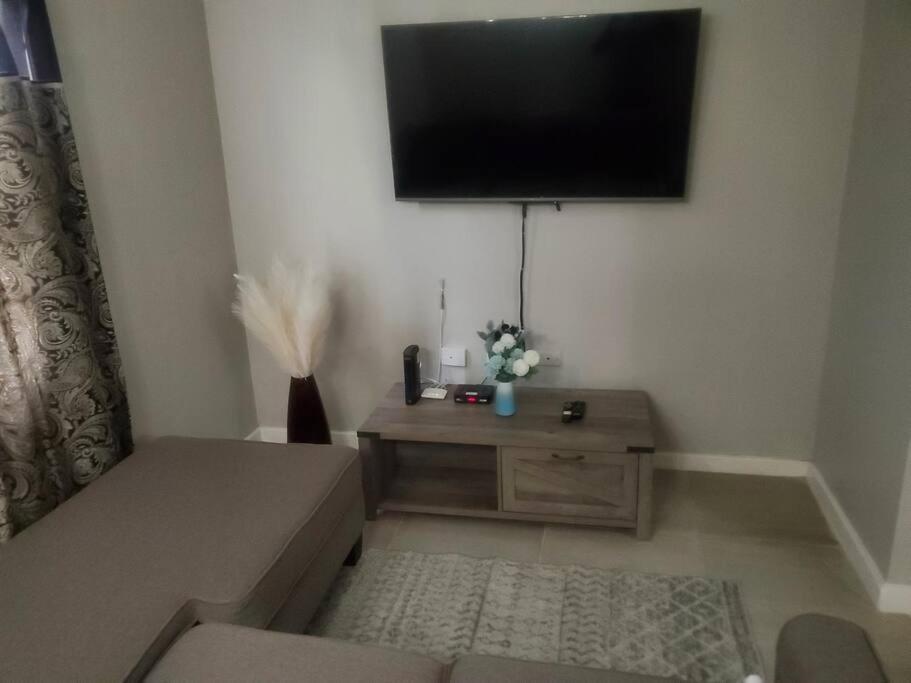 Modern Apartment At The Worthington Kingston Dış mekan fotoğraf