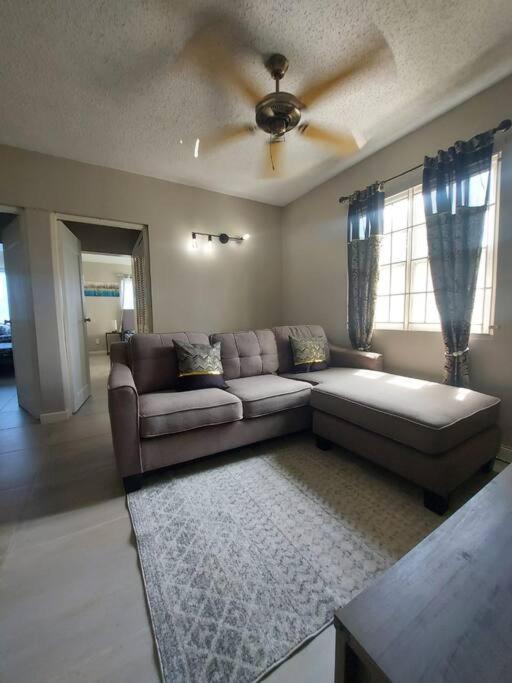 Modern Apartment At The Worthington Kingston Dış mekan fotoğraf
