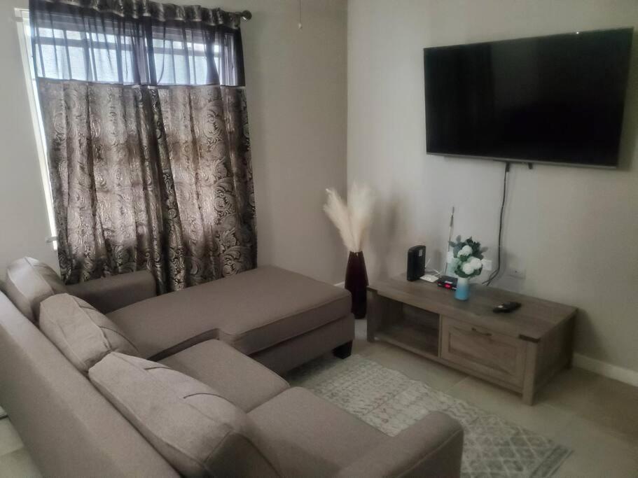 Modern Apartment At The Worthington Kingston Dış mekan fotoğraf