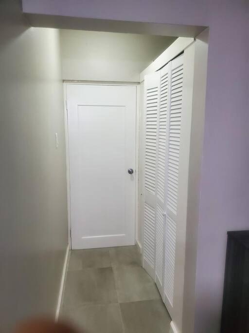 Modern Apartment At The Worthington Kingston Dış mekan fotoğraf